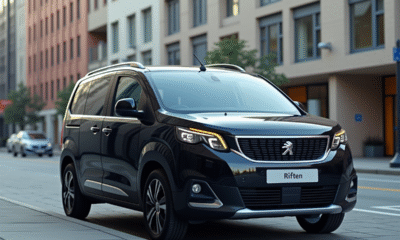 Peugeot Rifter 2024 en environnement urbain lumineux